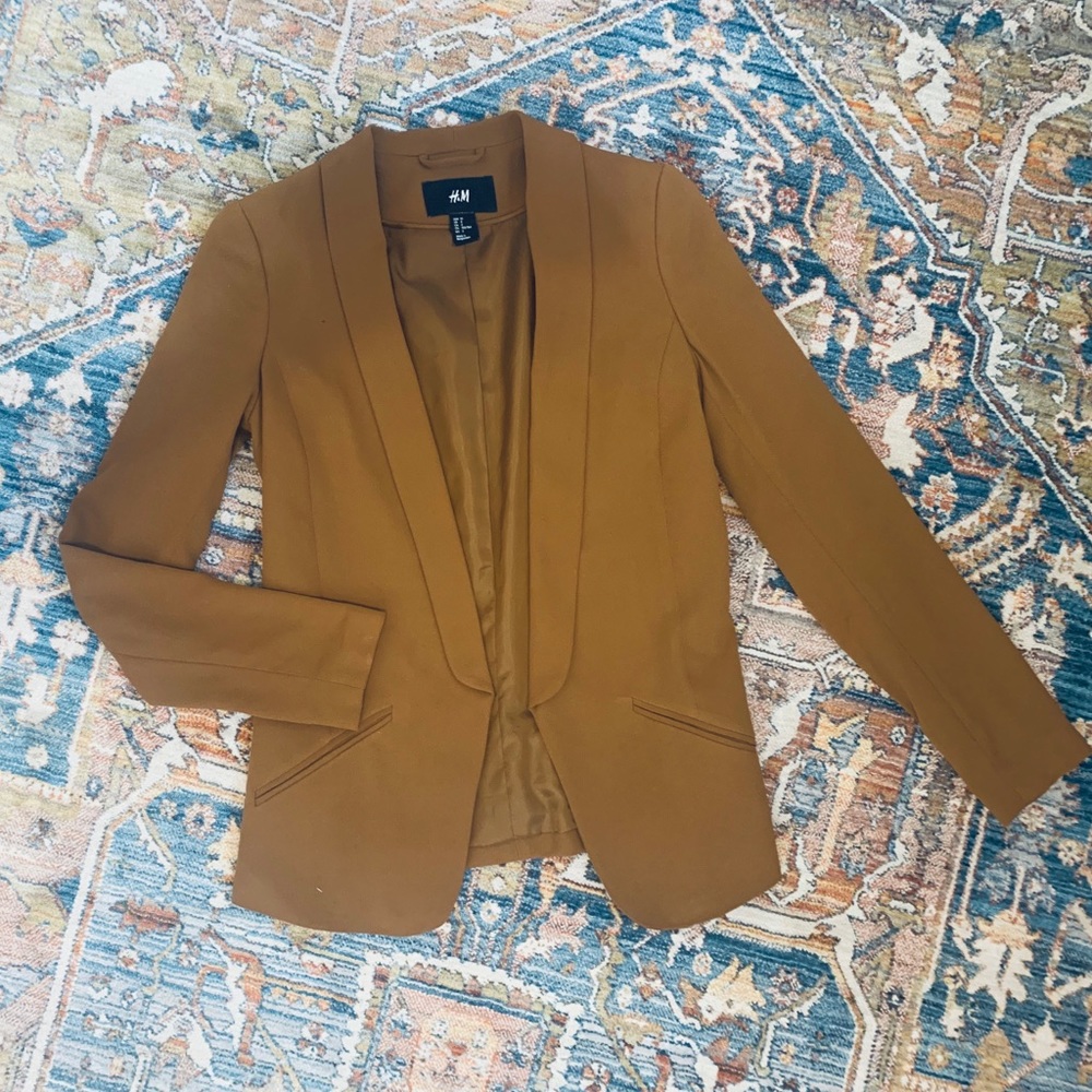 H&M Blazer! Second picture more accurate color 😁